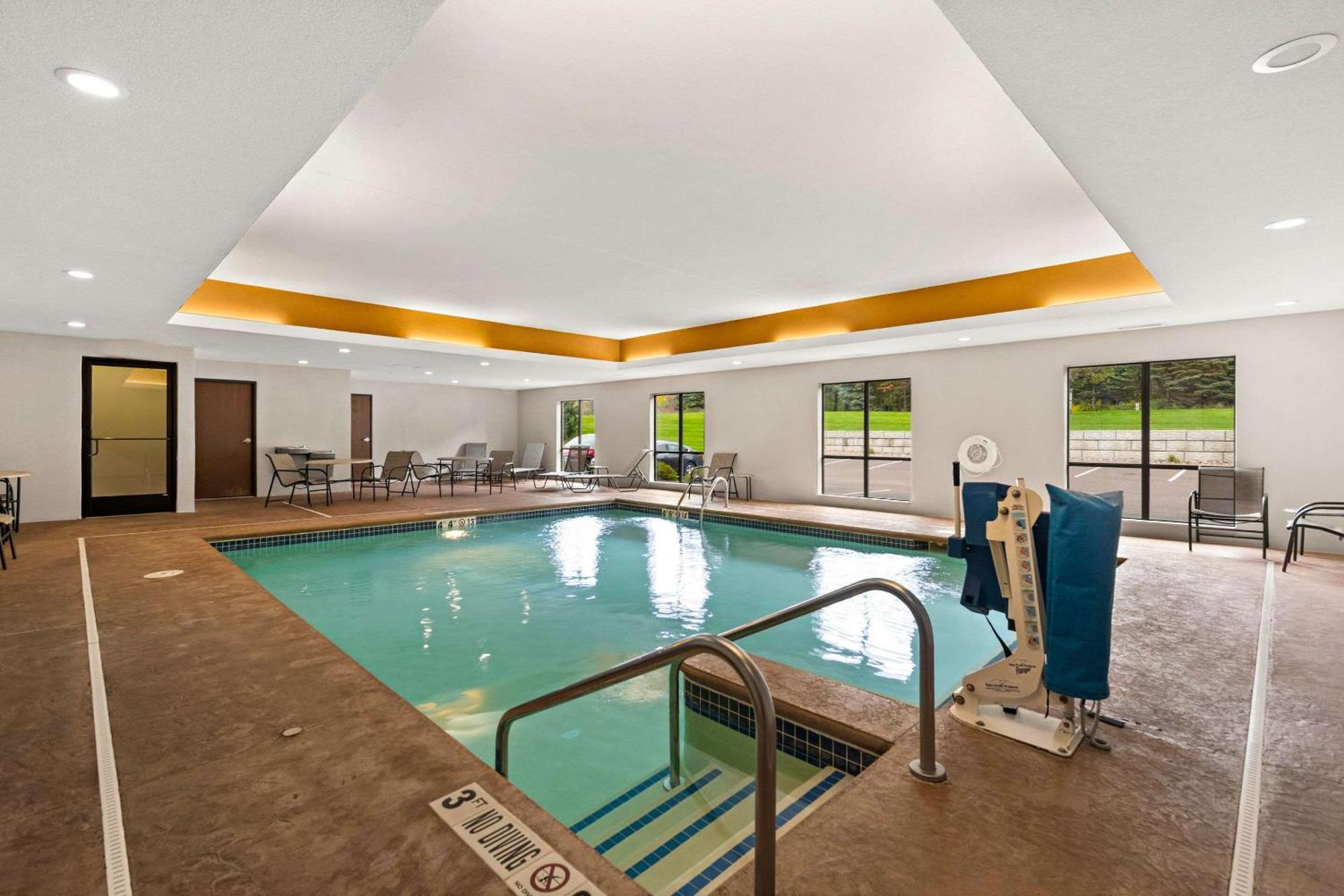 Comfort Suites Hudson I-94 Eksteriør billede